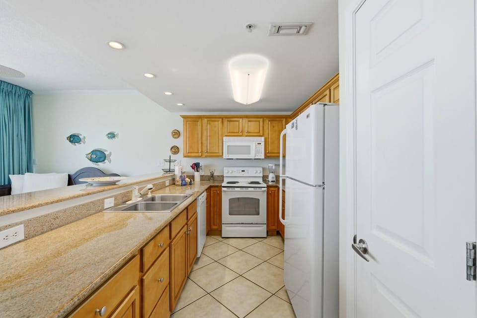 Condo, Multiple Beds (Sanibel 1204) | Private kitchen | Oven, toaster