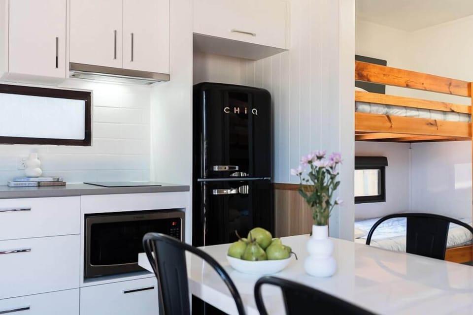 Standard Cabin | Private kitchenette | Shared fridge, microwave, stovetop, toaster
