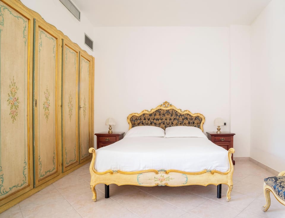 Standard Triple Room | Minibar, WiFi (free), bed sheets