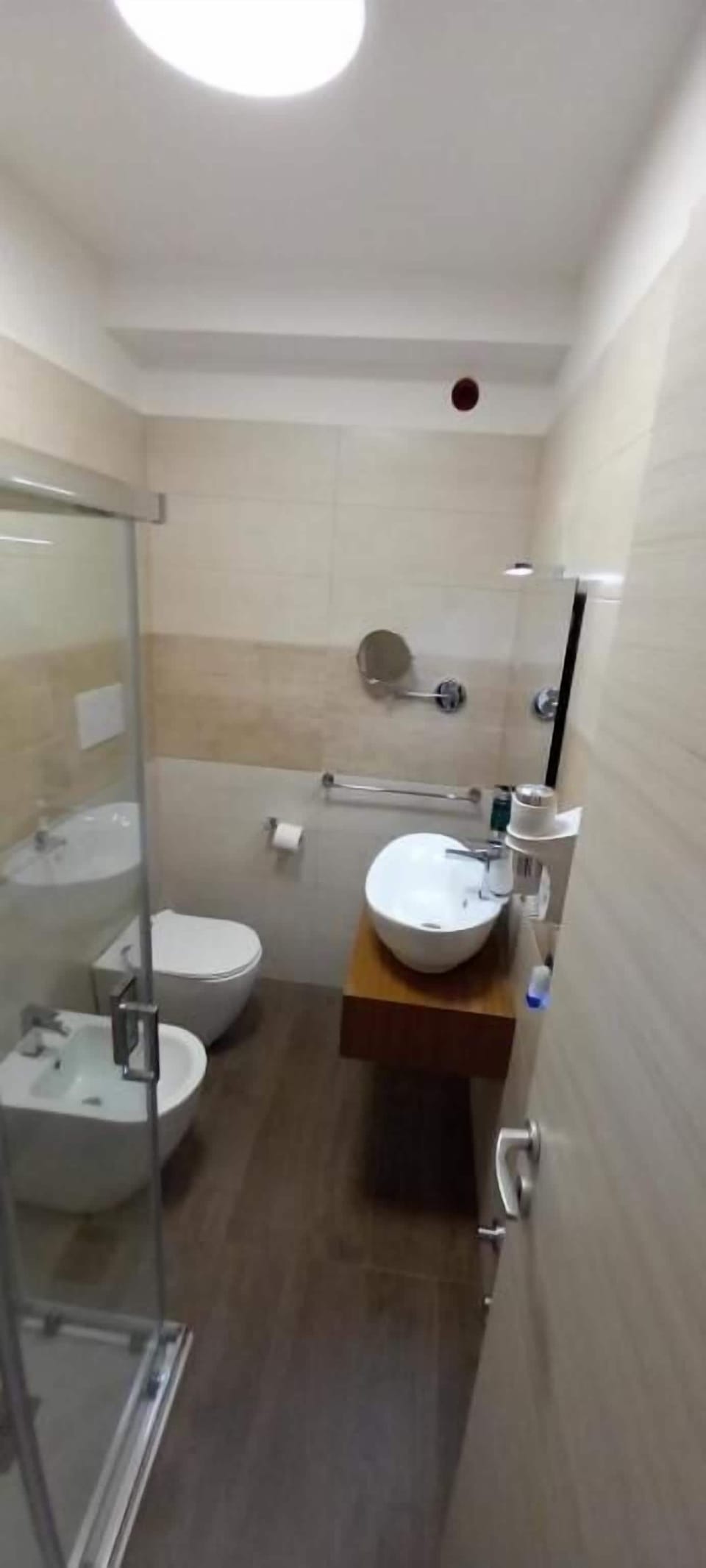 Apartment, City View | Bathroom | Shower, free toiletries, hair dryer, bidet