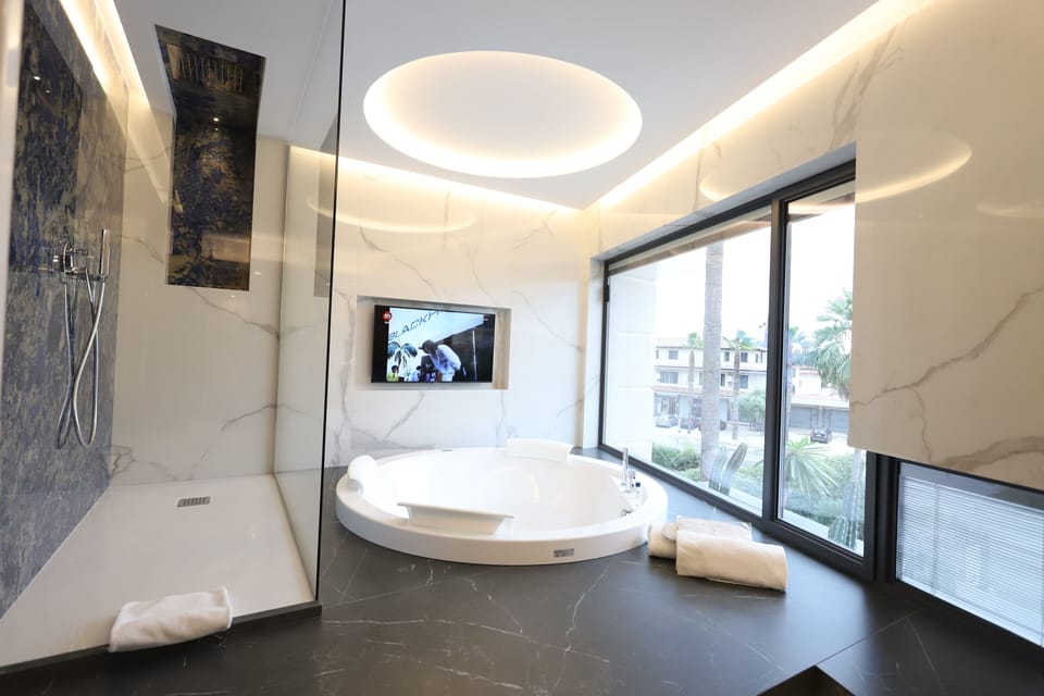 Grand Suite, Hot Tub | Jetted tub