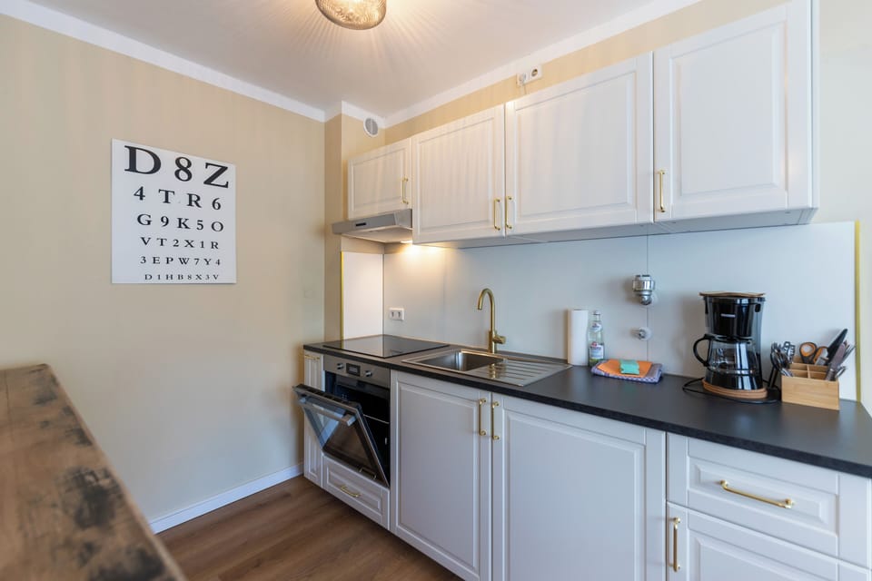 Family Apartment | Private kitchen | Fridge, oven, stovetop, cookware/dishes/utensils