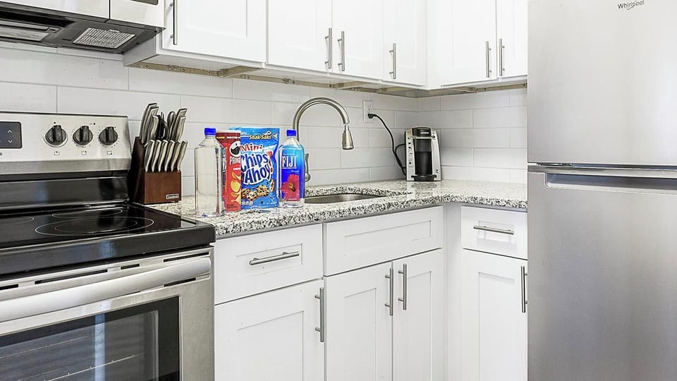 Apartment (0 Bedroom) | Private kitchen | Fridge