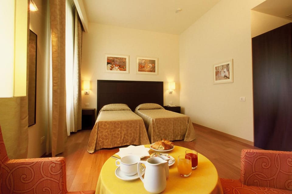 Comfort Twin Room | In-room safe, cribs/infant beds, free WiFi, bed sheets