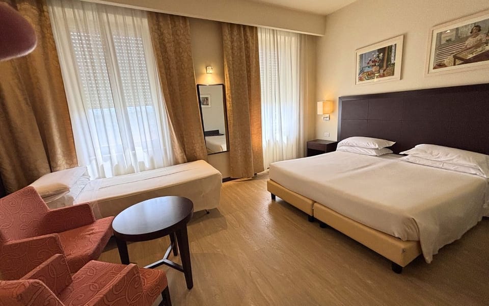 Comfort Triple Room | In-room safe, free WiFi, bed sheets