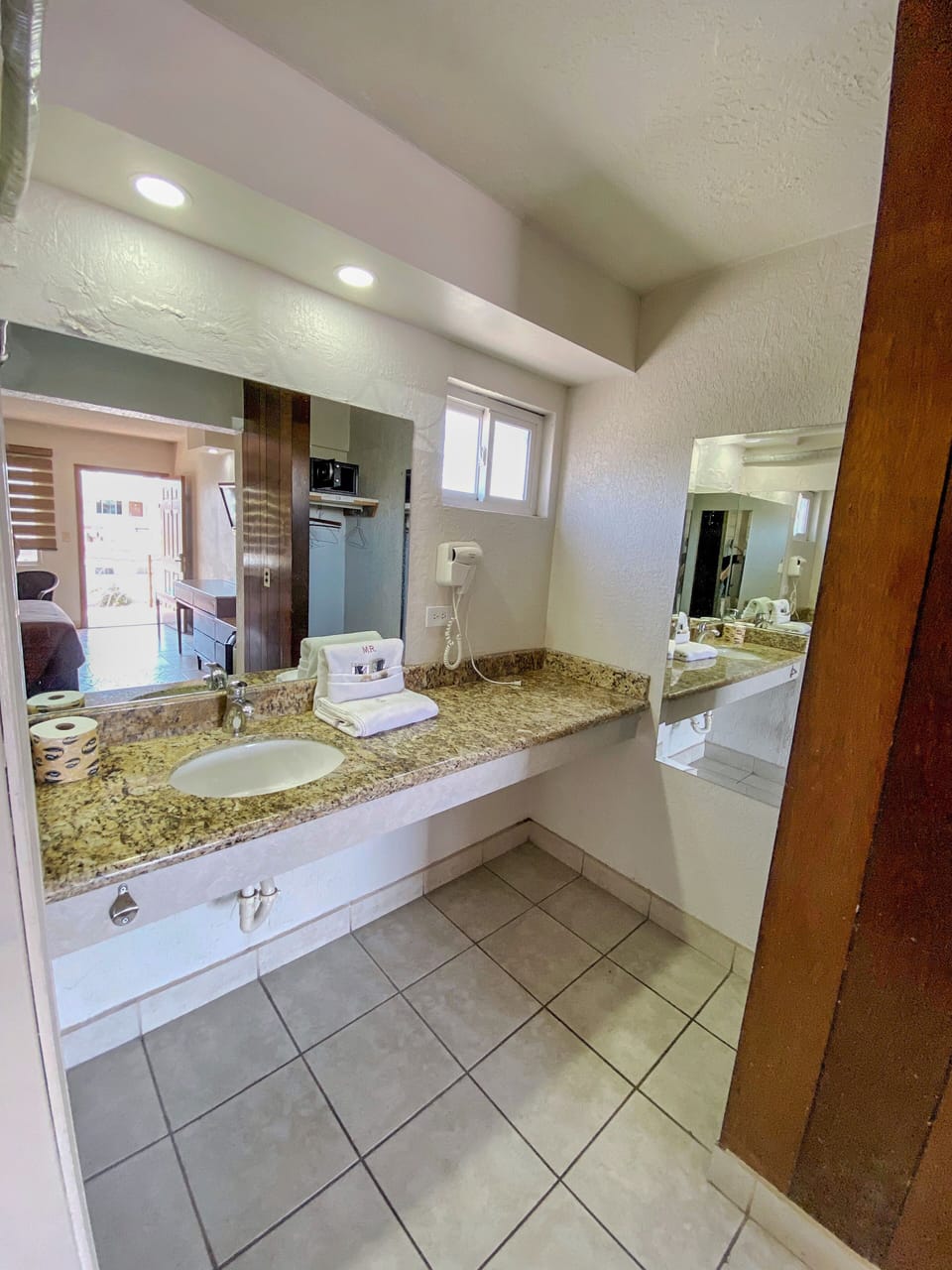 Standard Room | Bathroom | Shower, free toiletries, hair dryer, towels