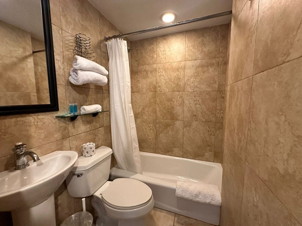 Comfort Studio, City View | Bathroom