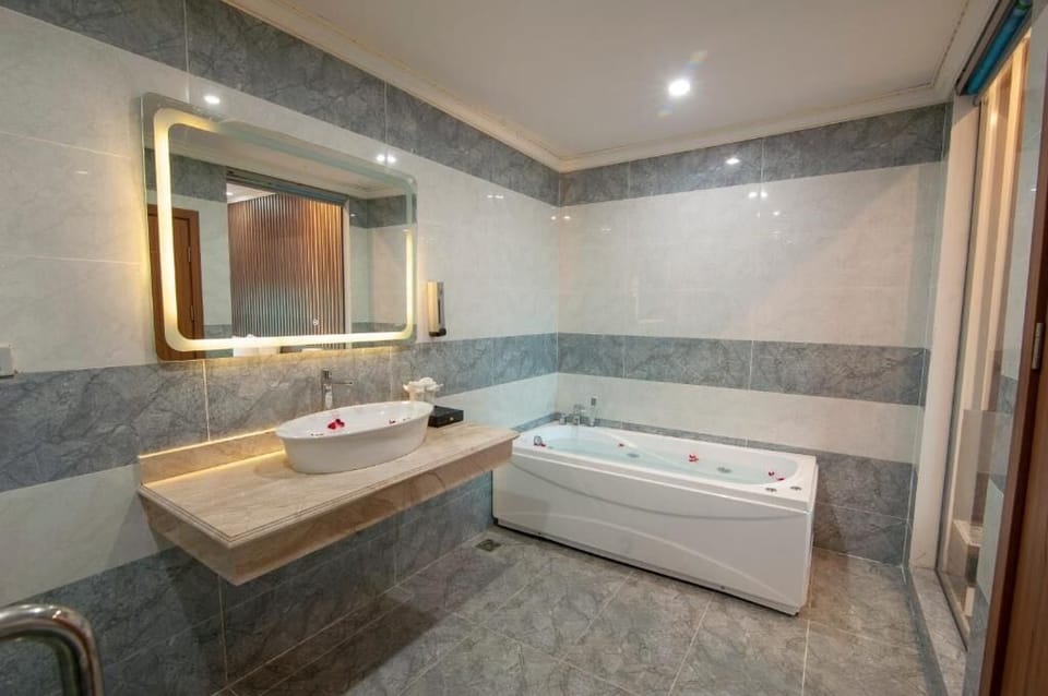 Superior Double or Twin Room | Bathroom | Rainfall showerhead, free toiletries, hair dryer, slippers