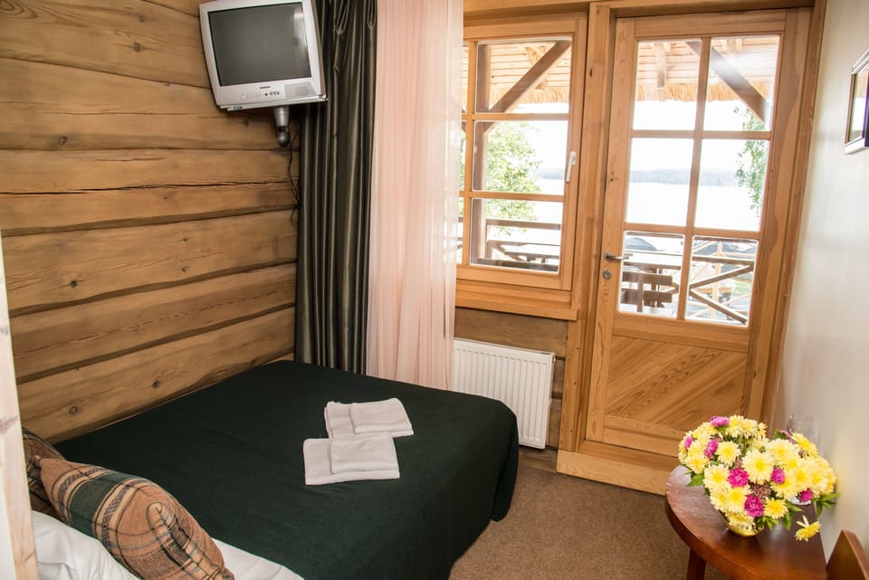 Standard Double Room | In-room safe, iron/ironing board, free WiFi, bed sheets