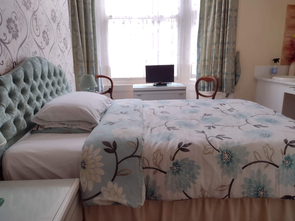 Double Room, Non Smoking, Ensuite | Free WiFi, bed sheets