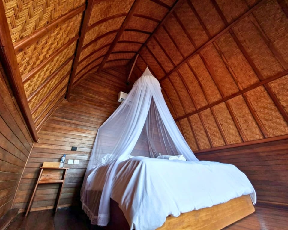 Deluxe Double Room, Ocean View | Desk, rollaway beds, free WiFi, bed sheets