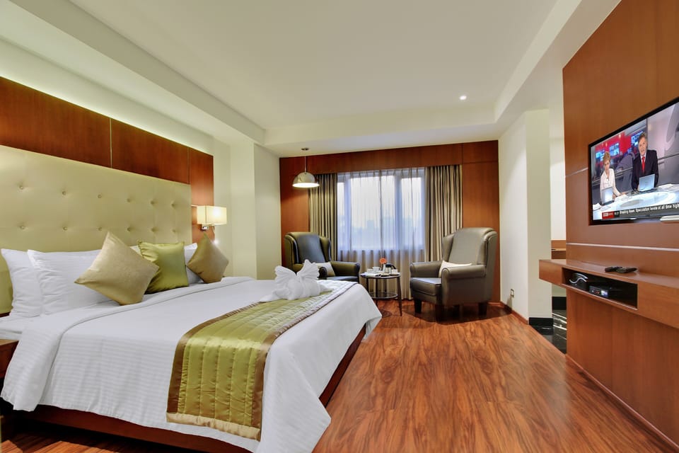 Egyptian cotton sheets, premium bedding, minibar, in-room safe