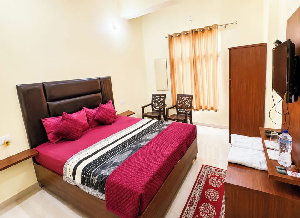 Hypo-allergenic bedding, desk, soundproofing, free WiFi