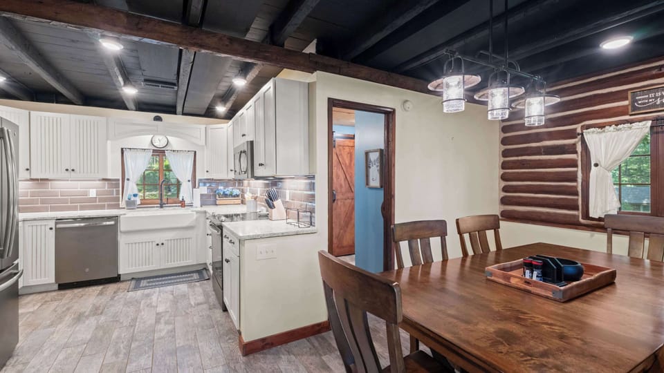 House, Multiple Beds, Patio (Log Cabin Retreat) | Dining