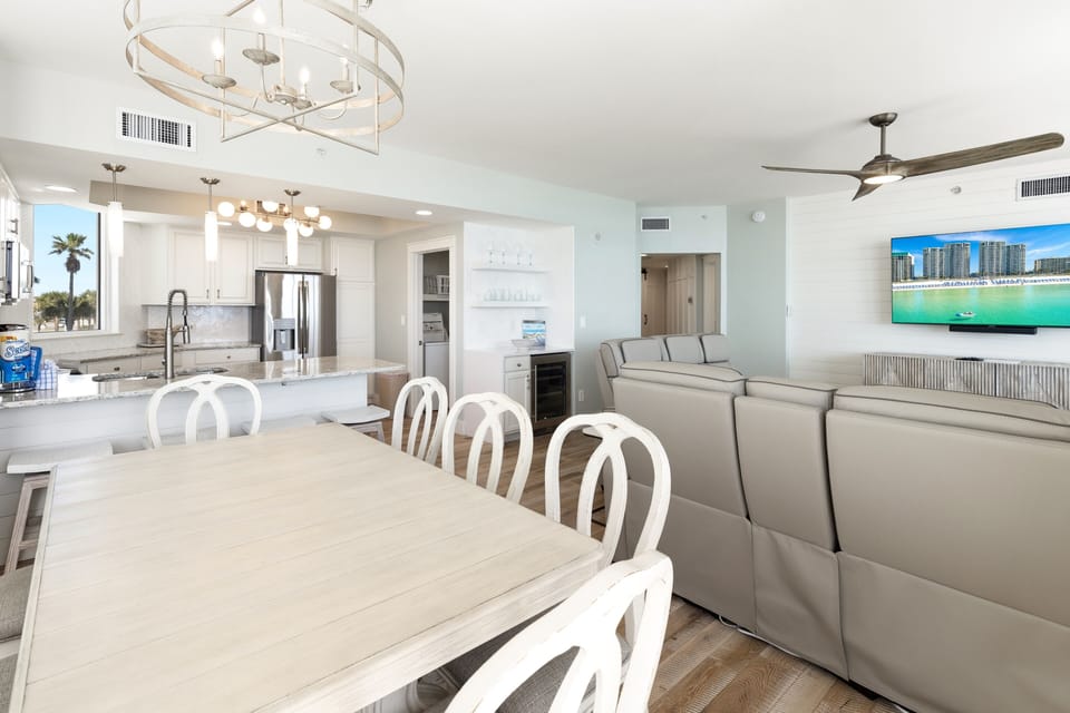 Condo, 3 Bedrooms | Dining