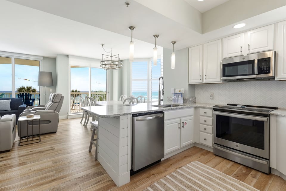 Condo, 3 Bedrooms | Private kitchen | Coffee/tea maker, fridge, oven, toaster