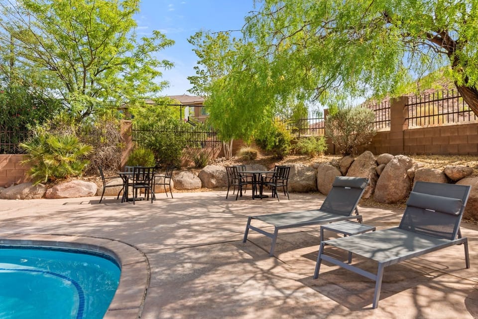 Condo, 2 Bedrooms | Outdoor dining