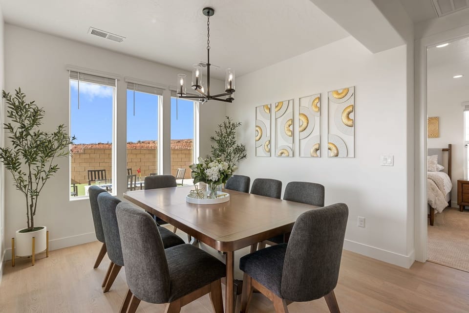 House, 5 Bedrooms | Dining