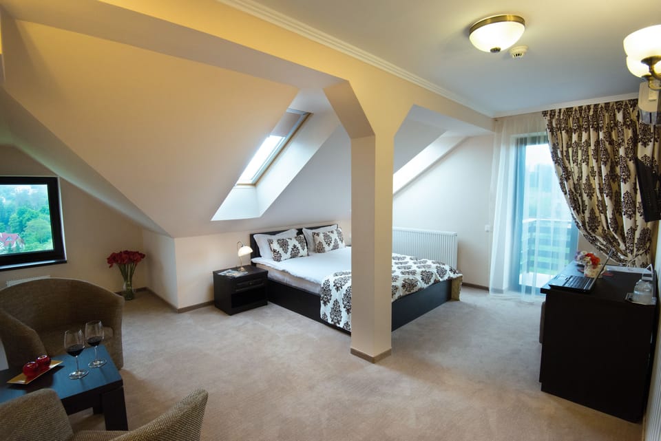 Suite, 1 Bedroom, Balcony | Minibar, in-room safe, desk, soundproofing