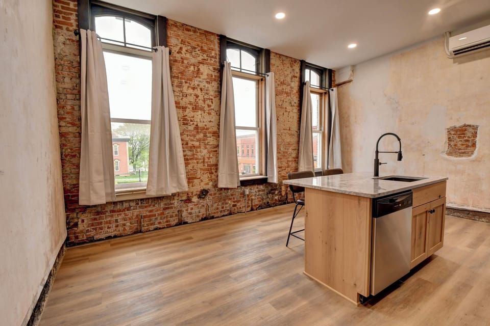 Classic Apartment, Kitchen, City View | Interior