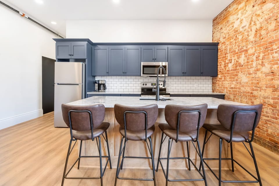 Classic Apartment, Kitchen, City View | Private kitchen | Full-size fridge, oven, stovetop, dishwasher