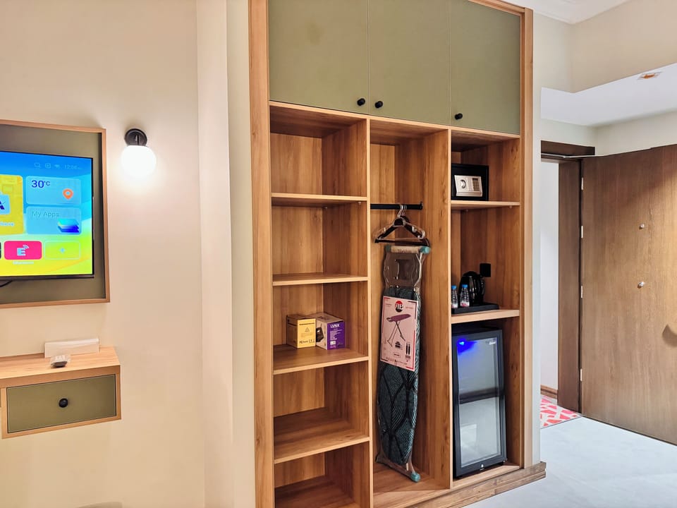 Quadruple Room, City View | Interior
