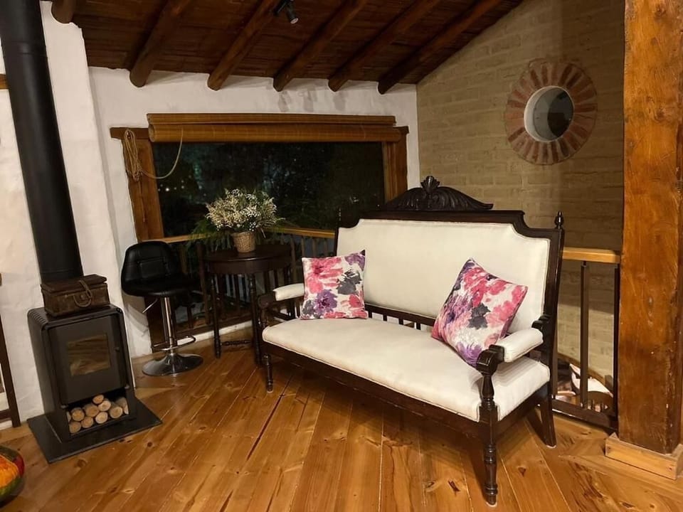 Superior Suite, Balcony, Garden View | Interior