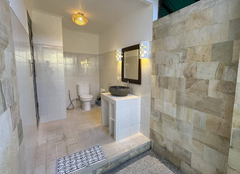Standard Double Room, Mountain View | Bathroom | Shower, hair dryer, towels