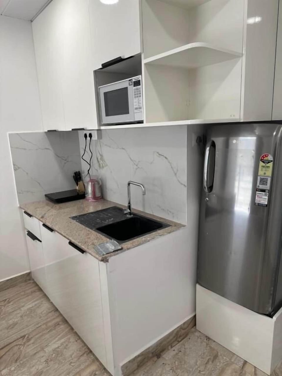 Fridge, microwave, stovetop, cookware/dishes/utensils