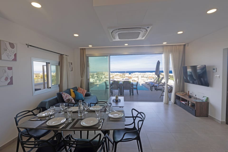 Villa, 4 Bedrooms, Private Pool, City View | Dining room