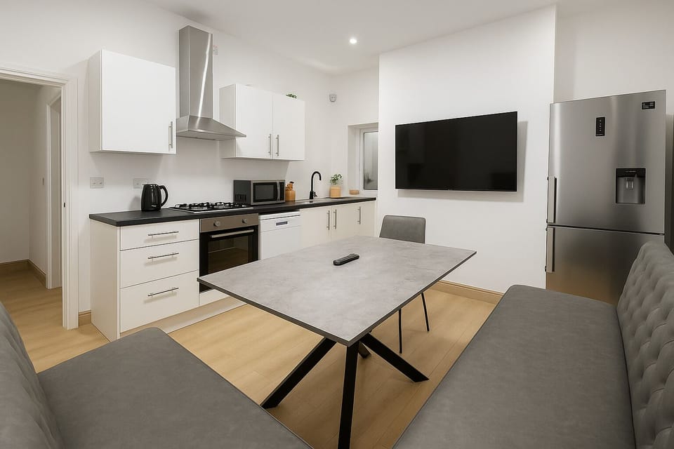 Luxury House, City View | Private kitchen