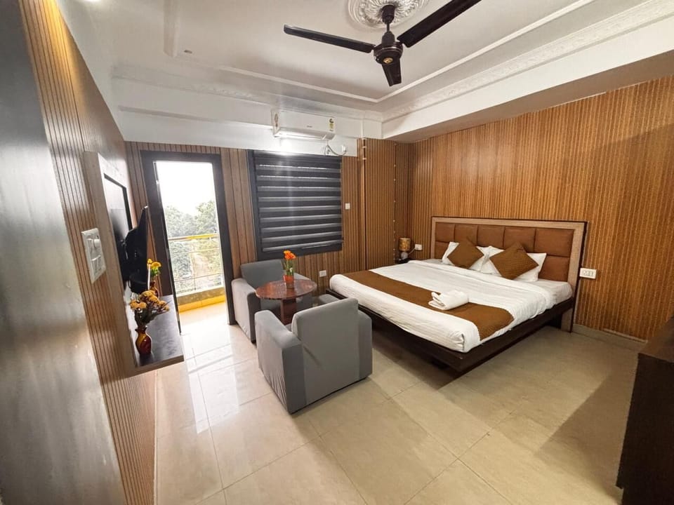 Deluxe Room, Balcony | Iron/ironing board (on request), WiFi (free)