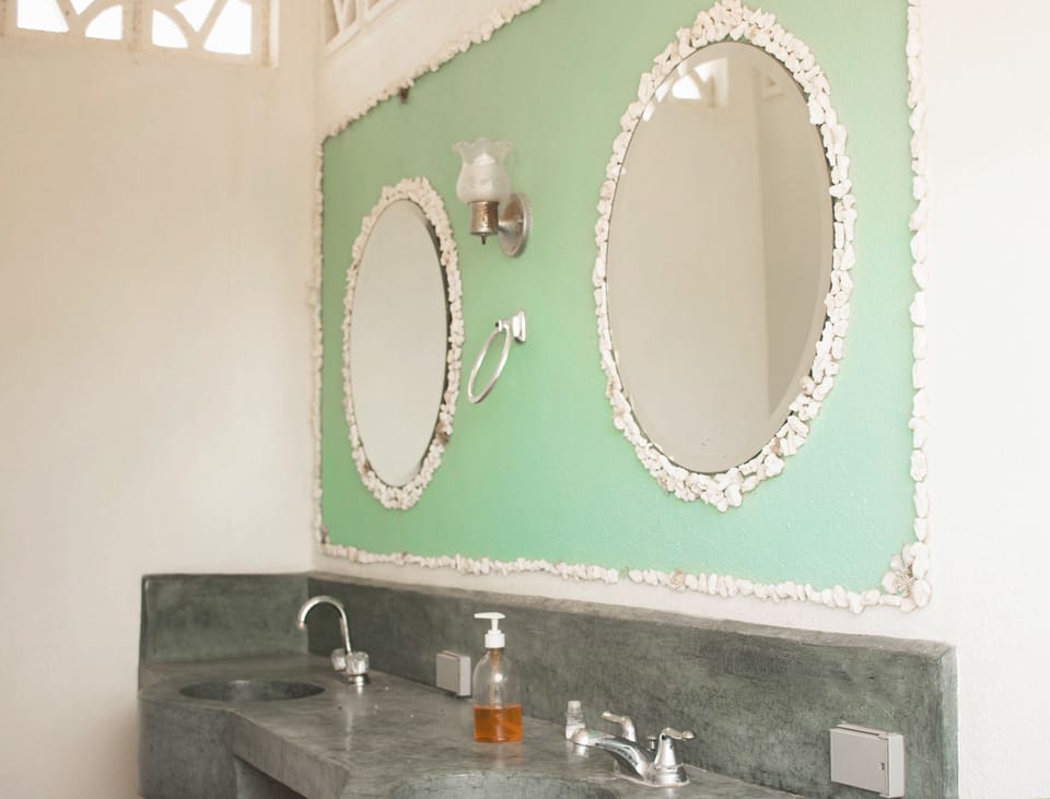 Bathroom sink