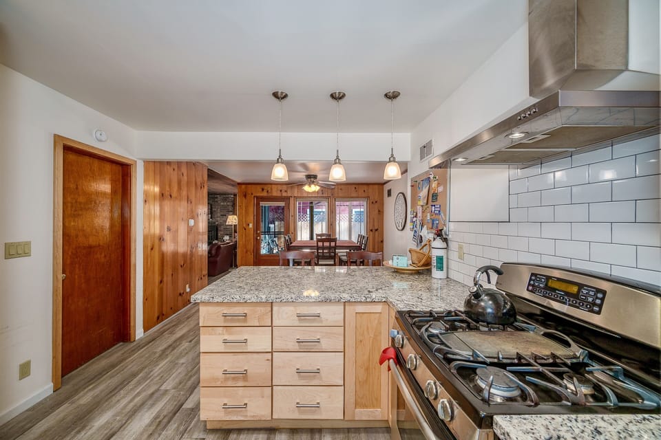 House, 3 Bedrooms | Private kitchen | Fridge, oven, coffee/tea maker, toaster