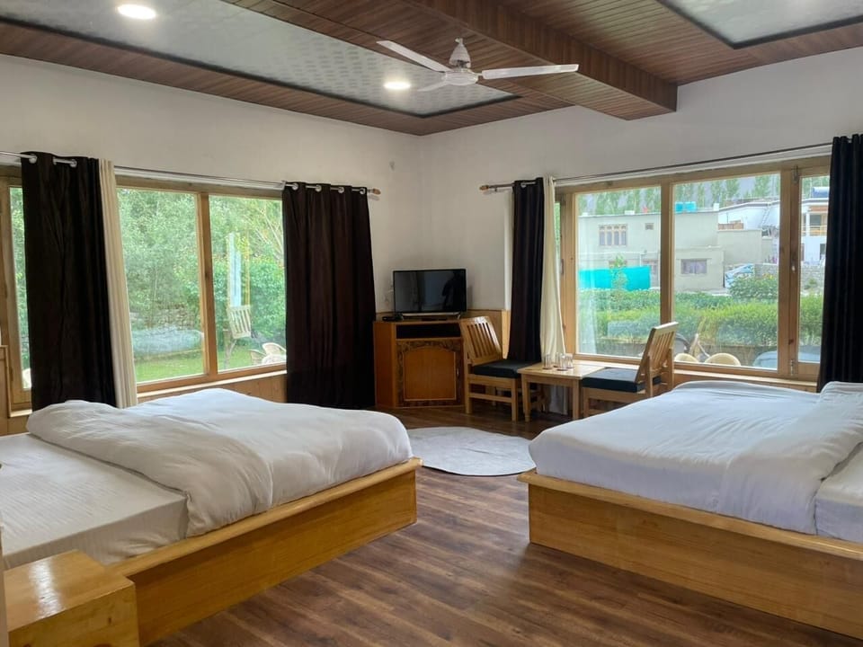 Deluxe Double Room, Hill View | Desk, WiFi (free)