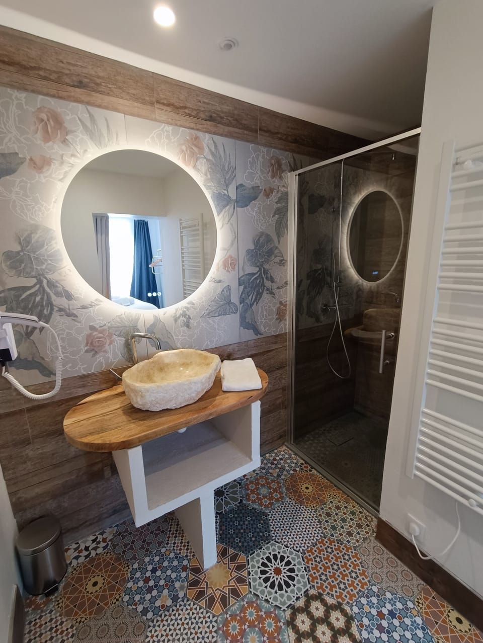 Comfort Double or Twin Room | Bathroom | Shower, rainfall showerhead, towels, soap