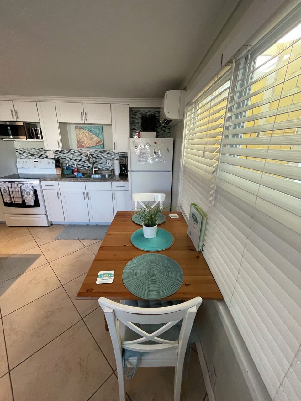 Bungalow, 1 Queen Bed with Sofa bed, Pets Allowed, Garden View | Private kitchen | Fridge, microwave, oven, stovetop