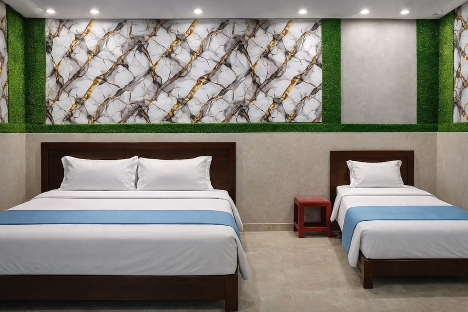 Deluxe Triple Room, Air conditioning | Hypo-allergenic bedding, desk, soundproofing, free WiFi
