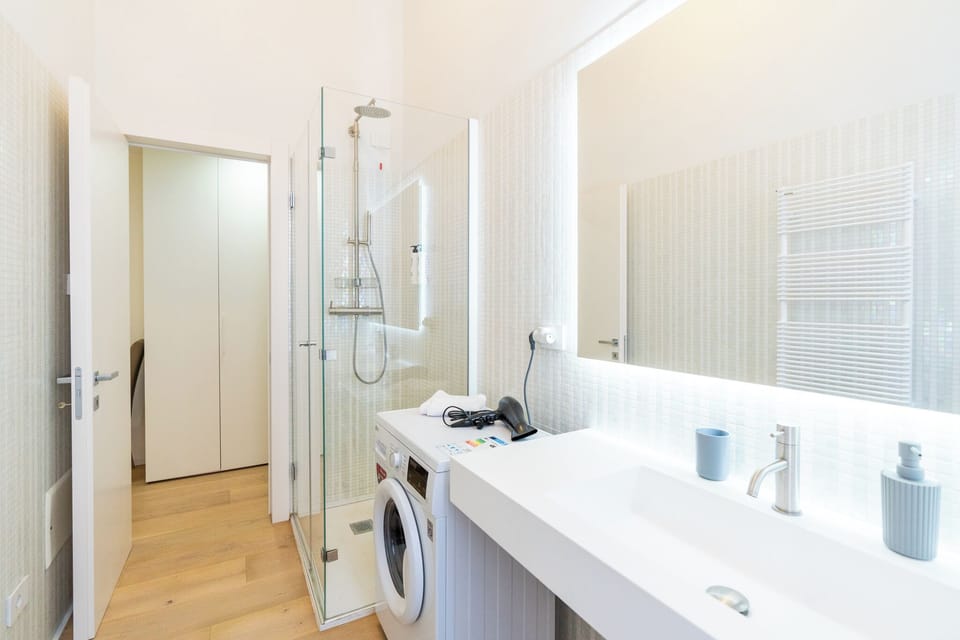 Apartment, 2 Bedrooms | Bathroom | Hair dryer, towels, soap, shampoo