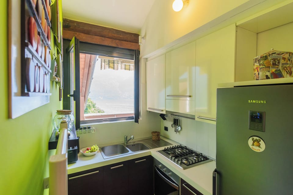 Apartment (3 Bedrooms) | Private kitchen | Microwave, oven, stovetop, espresso maker
