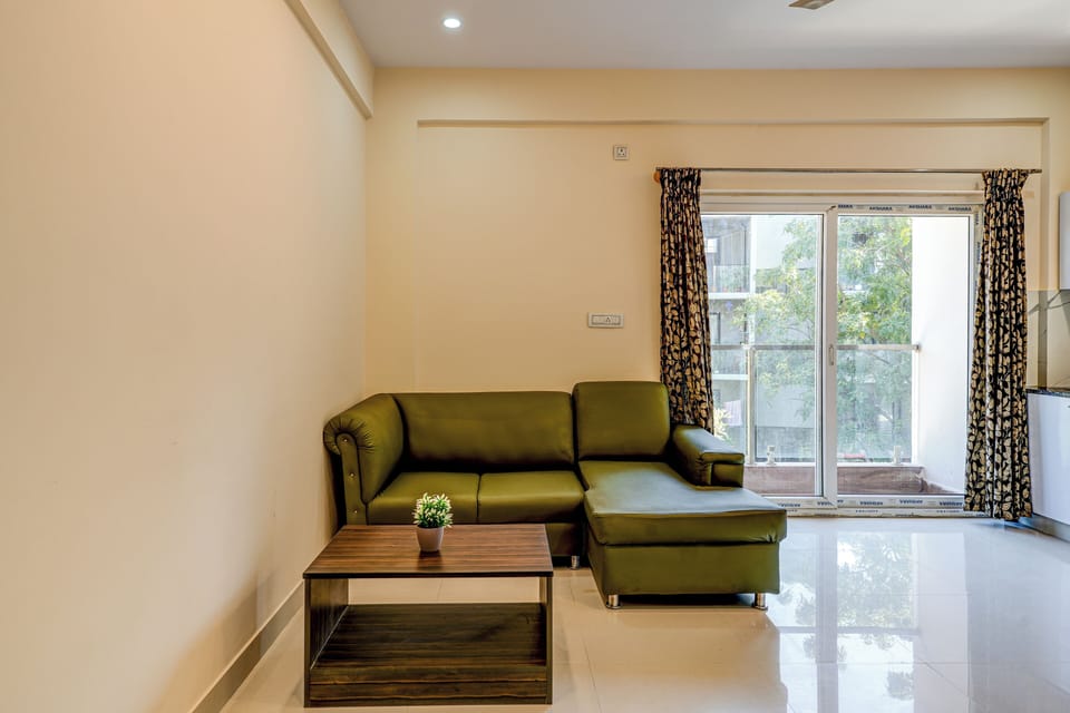 Deluxe Apartment | Living area | TV