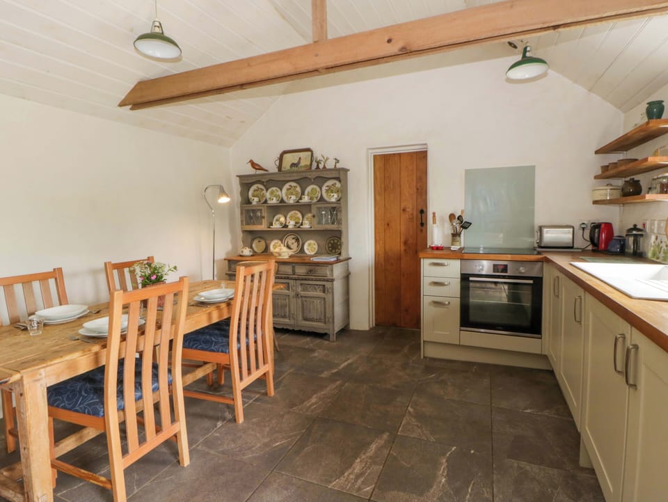 Cottage | Private kitchen | Cookware/dishes/utensils