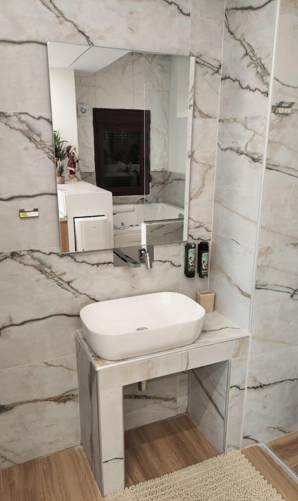 Apartment | Bathroom