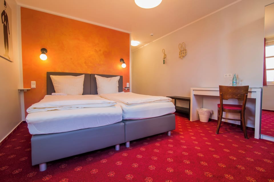 Standard Double Room | Laptop workspace, free WiFi