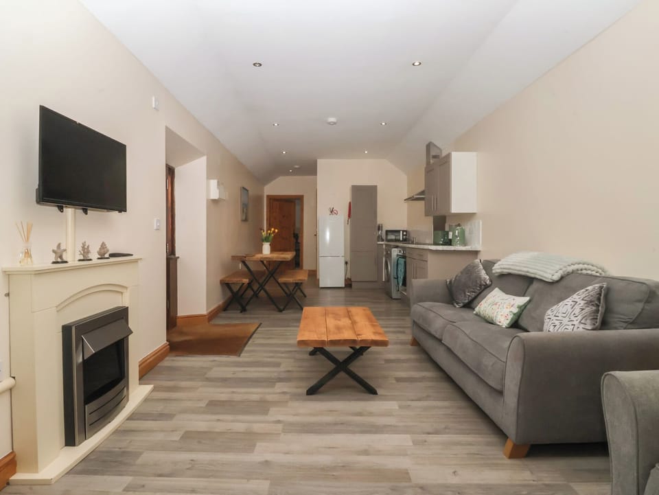 Cottage | Living area | Fireplace