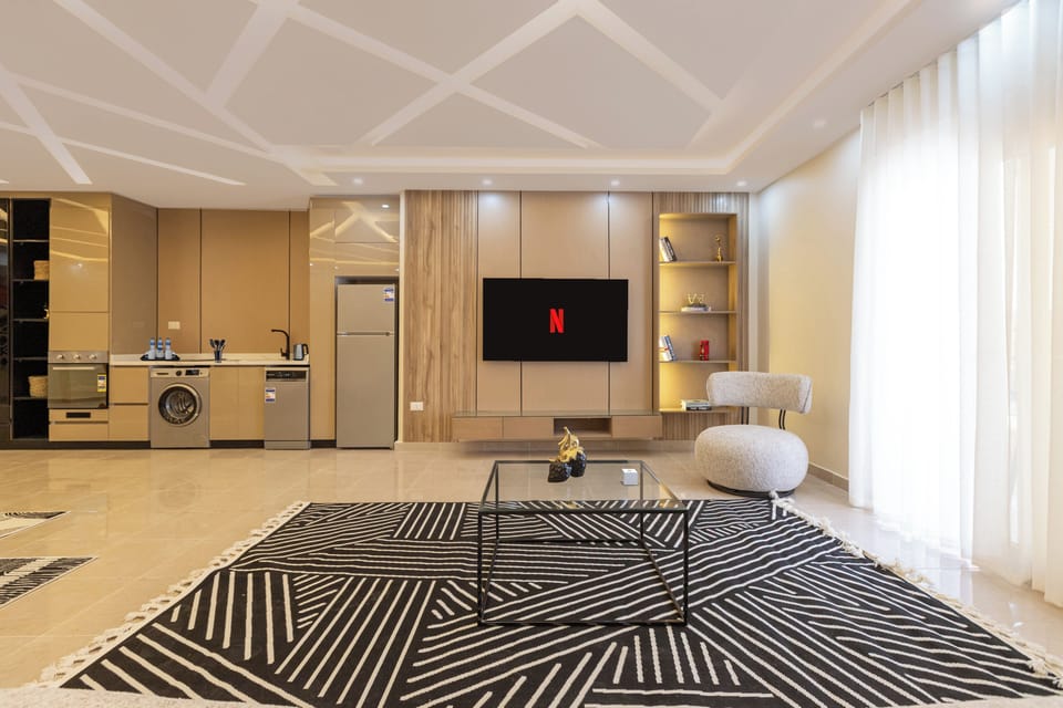 Deluxe Studio Suite, City View | Interior