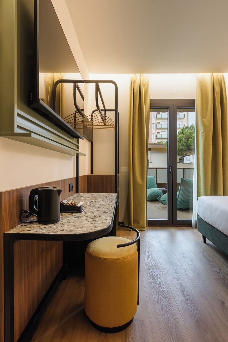 Standard Room, Terrace | Hypo-allergenic bedding available, minibar, in-room safe, soundproofing