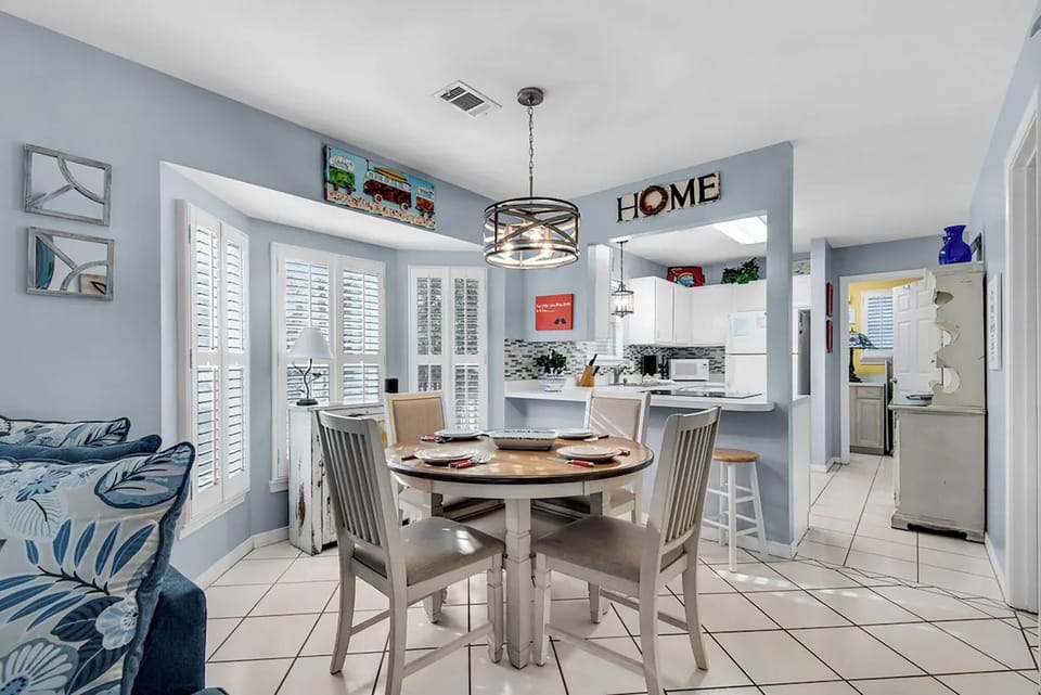 House, Multiple Beds (Best Nest) | Dining