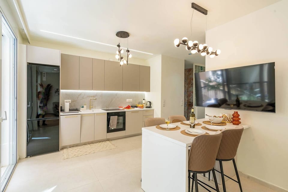Apartment, 1 Bedroom, Smoking, Balcony | Dining room