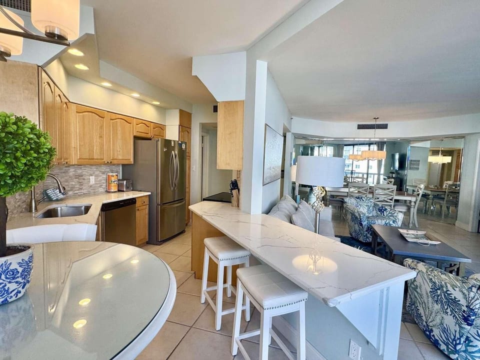 Condo, Multiple Beds (Surfside Resort #410) | Interior